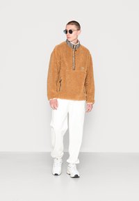 Levi's® LAKESIDE MOCK NECK UNISEX - Jakna od flisa - iced coffee
