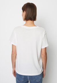 Thumbnail Image 3