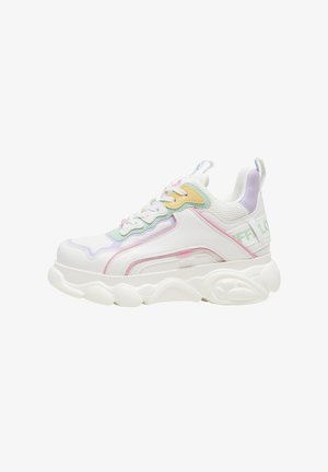 Witte sneaker met kleurrijke accenten in groen, geel en paars. Voorzien van een gestructureerd bovenwerk en een dikke, golvende zool. Vetersluiting.