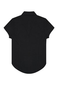 Μαύρο πουκάμισο με κοντά μανίκια, μυτερό γιακά και καμπυλωτό τελείωμα, εμφανιζόμενο από πίσω με διακριτικές ραφές.