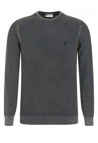 Pull gris en tricot avec encolure ronde, manches longues, poignets côtelés et un détail de logo subtil sur la poitrine. Tissu texturé avec une finition lisse.