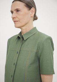 Max Mara Leisure REA - Užsagstoma palaidinė - verde salvia