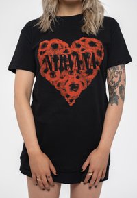 Paradiso Clothing NIRVANA POPPY HEART - Print T-shirt - black