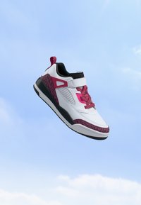 Неизбран, white/off noir/sweet beet/desert pink