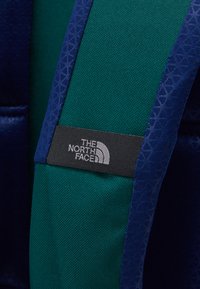 The North Face JESTER - Ryggsekk - hunter green/eagle blue