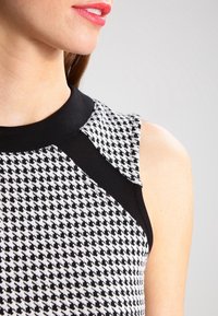 Anna Field Linne - black