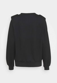 Sudadera negra de manga larga, con cuello y puños de canalé, y una textura suave. Presenta un diseño minimalista sin adornos.