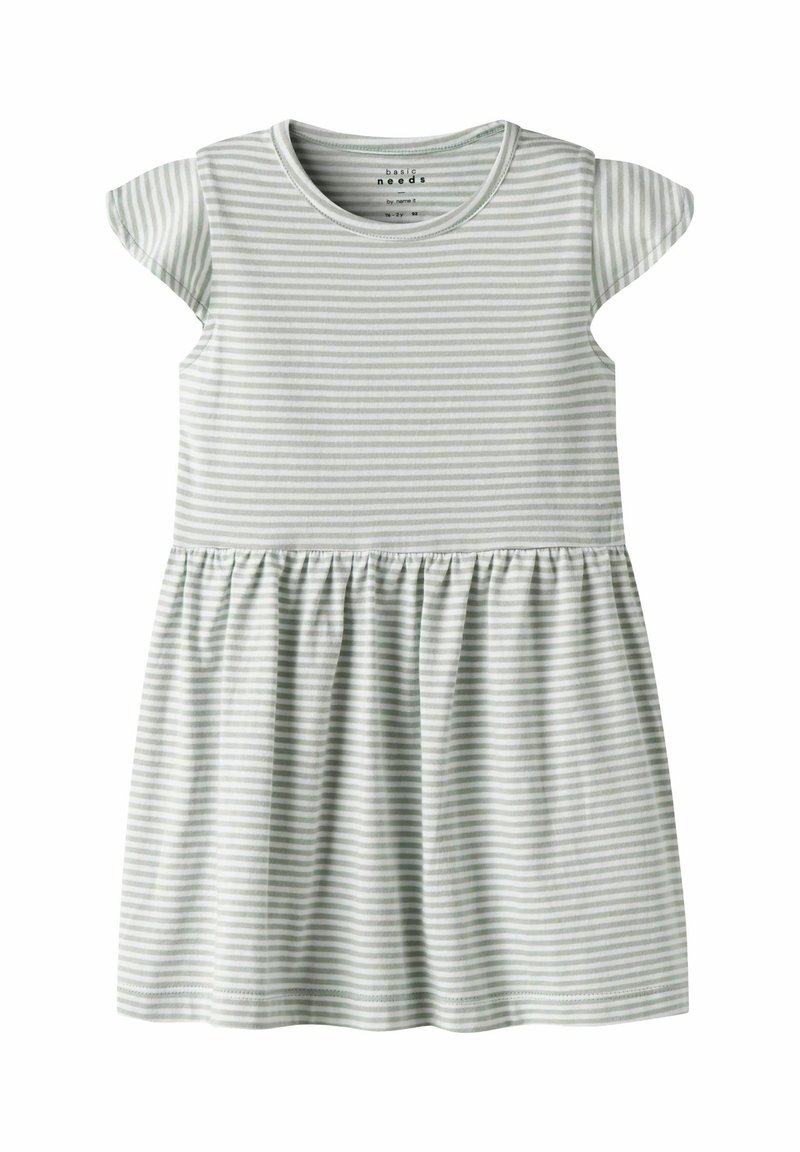 Robe rayée en coton vert clair et blanc, manches courtes avec volant, taille froncée et jupe évasée, texture lisse, design décontracté.