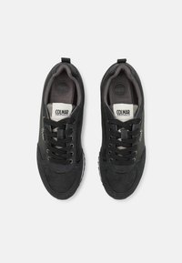 Colmar Originals TRAVIS PUNK HIGH OUTSOLE - Sneakers basse - black