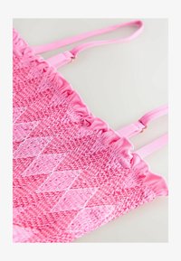 Nevybrané, pink contrast stitch