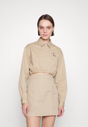 ARCHIVAL MONOLOGO CROPPED SHIRT - Blouse - travertine