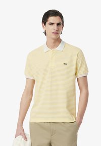 Lacoste MC  - Piké - blanc jaune kba