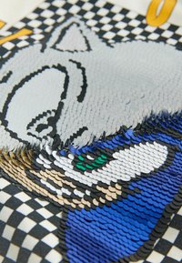 Unselected, ecru sequin