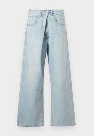 Hele sinised laia säärega teksapüksid, millel on vööaasad ja ees taskud, esiküljel tavalise taustaga.