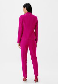 comma D INTÉRIEUR - Blazer - fuchsia