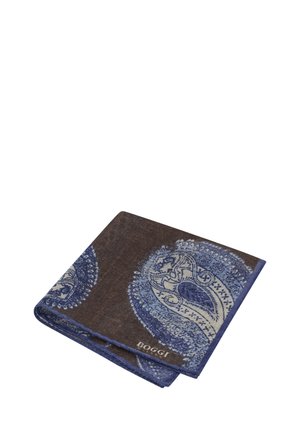 Mouchoir de poche en tissu marron plié avec de grands motifs paisley bleus et blancs et un petit logo "Poggi".