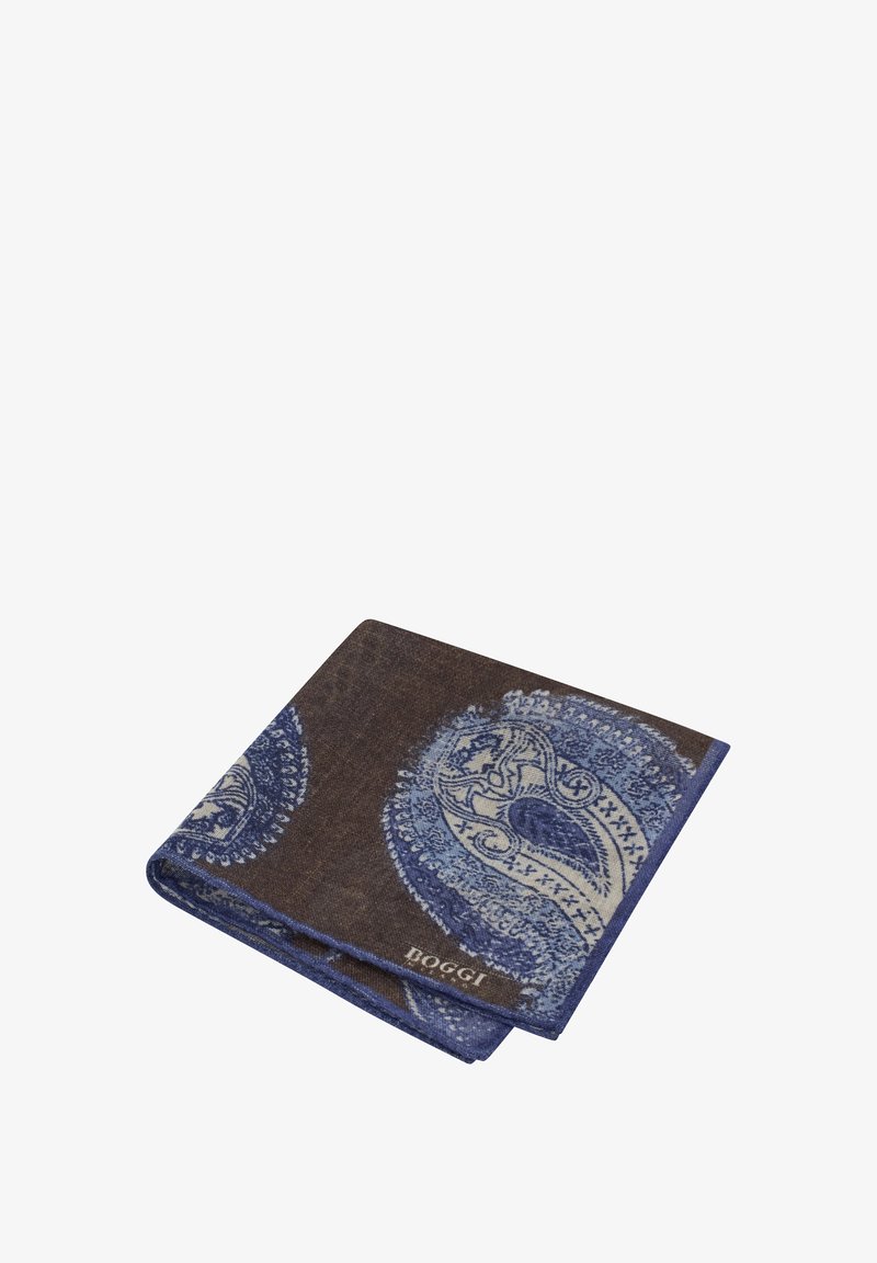 Skládaný hnědý kapesní čtverec se velkými modro-bílými paisley vzory a malým logem "Poggi".