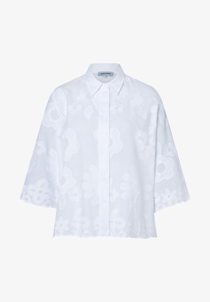 Weiße Bluse mit Knopfleiste, weitem Ärmel, floral besticktem Muster, gewelltem Saum und spitzem Kragen.