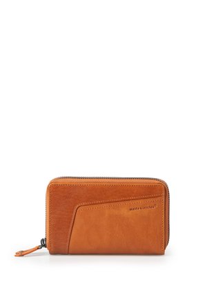 Bruine leren ritsportemonnee met een schuine buitenvak voor kaarten en een geperst "aunts & uncles" logo aan de voorkant.