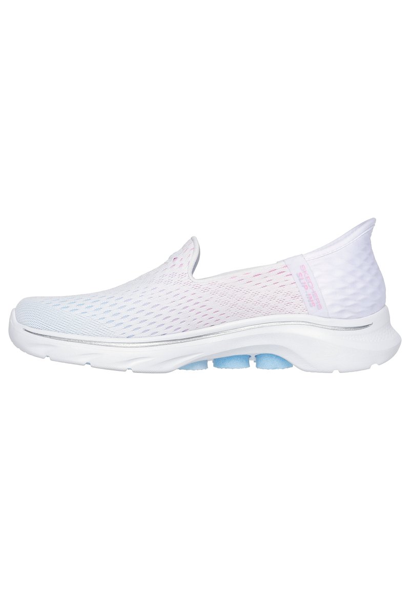 Slip-on mosjonsko med en hvit og pastellgradient mesh-overdel, polstret såle med pastellfarger, og teksturerte detaljer for pusteevne.