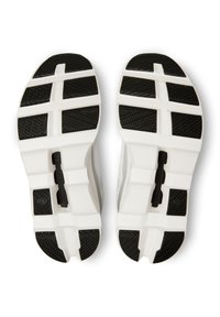 Suelas de zapatillas de running en gris y blanco, con un patrón de agarre de goma negra, un diseño de múltiples secciones y un detalle central de Speedboard para soporte.
