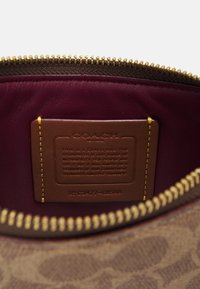 COACH SIGNATURE PENN - Torbica - tan rust