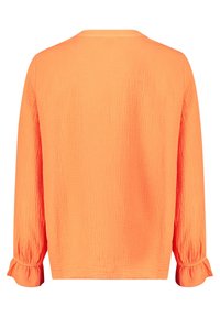 Maglietta arancione a maniche lunghe con tessuto testurizzato, vestibilità rilassata, scollo rotondo e polsini arricciati. Vista posteriore, senza motivi o accenti prominenti.