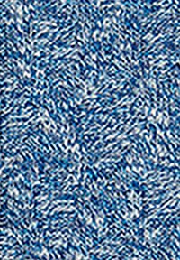 Strukturierter Stoff mit einer Mischung aus blauen und weißen Fasern, die ein gewelltes Muster erzeugen und eine weiche, gestrickte Optik aufweisen.