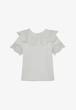 Biała bluzka z krótkim rękawem, z falbankowym kołnierzem z haftowanej koronki z otworami oraz dopasowaną koronkową lamówką na rękawach.