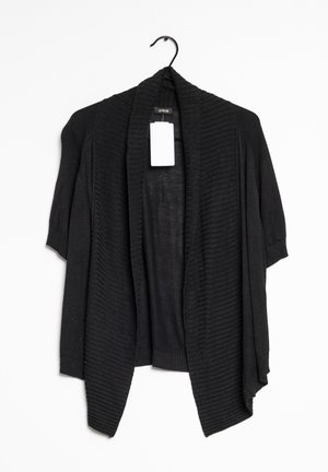 Cardigan noir à manches courtes, ouvert sur le devant, avec col châle côtelé, suspendu à un cintre noir avec une étiquette blanche vierge attachée au col.