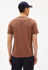 ARMEDANGELS JAAMES - Basic T-shirt - nutshell