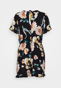 Combinaison fleurie avec un fond noir orné de grandes fleurs orange, jaune et blanches. Manches courtes, taille élastique et ourlet volanté.