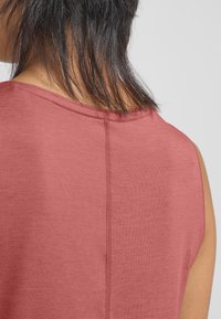 Jack Wolfskin TRAVEL  - Top - mineral red heather