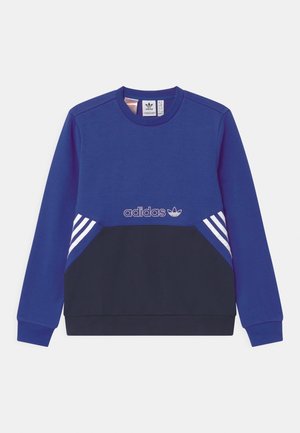 Bluza Adidas z długim rękawem z niebieską górną częścią, czarną dolną częścią, białym logo i paskami po bokach na jednolitym tle.
