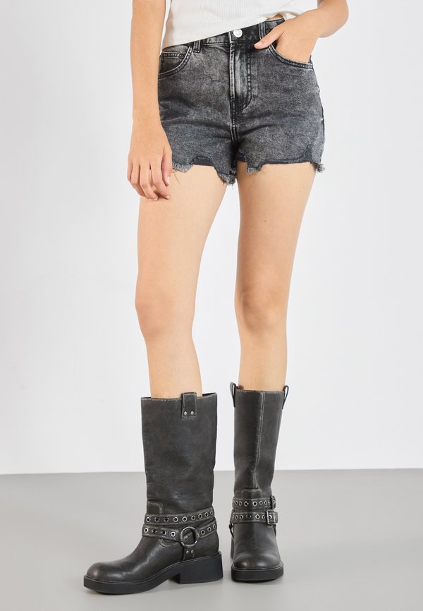 RAW EDGE - Denim shorts