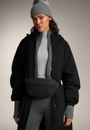 OYSHO Ledvinka - black