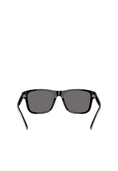 Occhiali da sole neri con lenti quadrate, lenti grigio scuro, montatura in plastica lucida, punte delle astine in plastica trasparente e senza motivi o dettagli visibili.