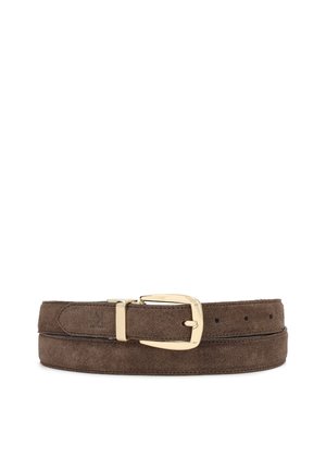 Ceinture en daim marron avec une boucle rectangulaire dorée et plusieurs trous de réglage, posée à plat sur un fond blanc.