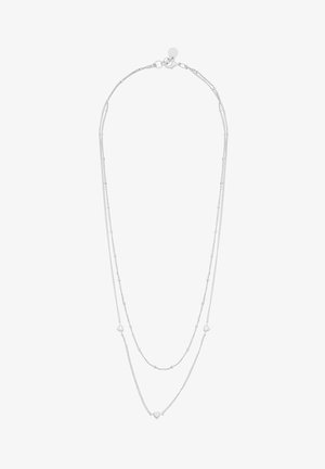 Silberne Halskette mit zwei übereinander liegenden Ketten. Verziert mit herzförmigen Akzenten und einem Karabinerverschluss. Glatte Textur, leichtes Design.