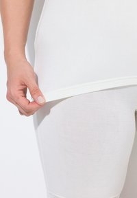 Ulla Popken CAMI - Unterhemd/-shirt - creamy white