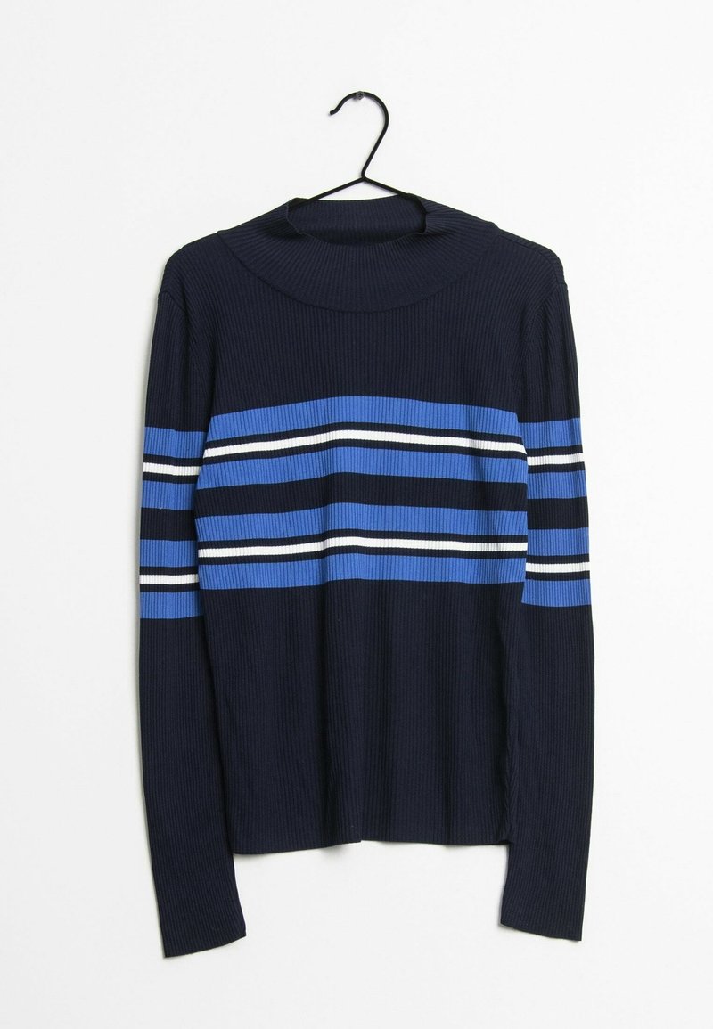 Navy ribbed pitkähihaine paita, jossa on korkea kaulus ja vaaleansiniset sekä valkoiset vaakaraitat rinnassa ja hihoissa.