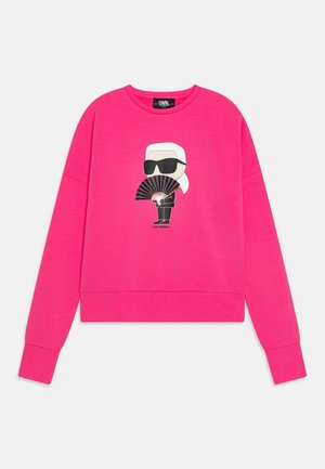 Sweatshirt court fuchsia en tissu doux, avec un motif de personnage de dessin animé portant des lunettes de soleil et un graphique d'éventail sur le devant.
