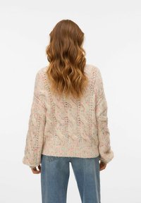 Maglione a maglia grossa in colori pastello con un design a treccia, vestibilità ampia e maniche larghe. Tessuto strutturato con un aspetto morbido.