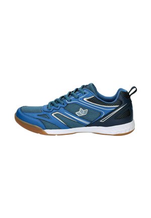 Blauer und schwarzer Sportschuh mit Mesh- und synthetischem Obermaterial, weißer Zwischensohle, Gummilaufsohle und Zuglasche an der Ferse, von der Seite gezeigt.