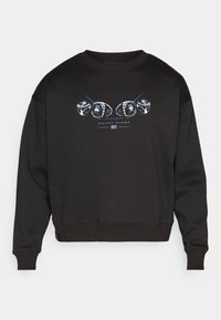 Sweatshirt preto com decote redondo, apresentando um design gráfico azul de anéis e o texto "HISTORY MAKERS" na frente.