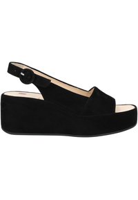 Sandali con zeppa in suede nero, con punta aperta, cinturino regolabile alla caviglia con fibbia circolare e suola platform texturizzata.