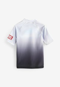 Rövid ujjú rash guard, amelynek színei fehérről feketére gradálódnak, bal ujján piros "MARVEL" logóval. Műszálas anyagból készült.