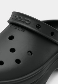 Crocs CLASSIC STACKED UNISEX - Træsko - black