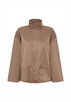 Giacca marrone con collo alto, pattina frontale, maniche lunghe, due grandi tasche davanti e coulisse all'orlo.