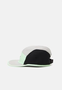 Nike Performance FLY UNISEX - Cap - light iron ore/vapor green/black